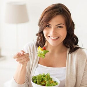 Image - Woman eating salad